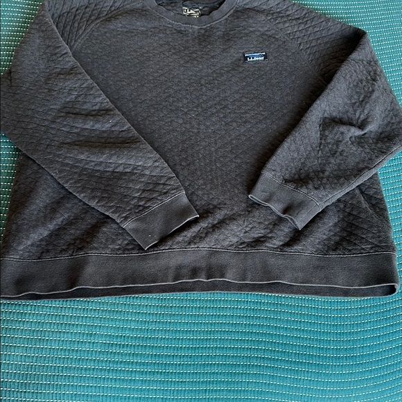 L.L. Bean Men's Dark Gray Quilted Crewneck Sweater - Picture 5 of 7